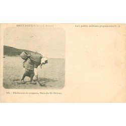 22 SAINT-BRIEUC. Pêcheuse de Coques dans la Baie. Les petits métiers populaires vers 1900