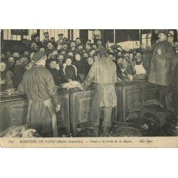 75001 PARIS. La Vente du Poisson à la Criée aux Halles Centrales 1915