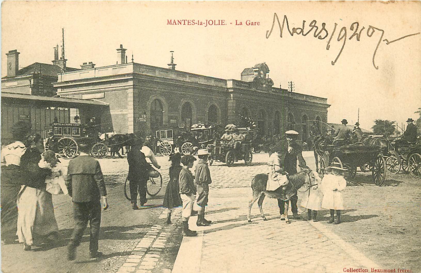 78 MANTES-LA-JOLIE. La Gare avec fiacres, voitures anciennes et ballades à dos d'âne