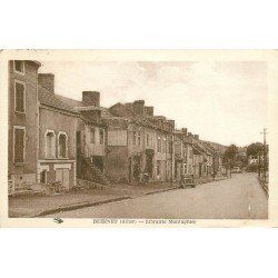 03 BEZENET. Voiture devant la Librairie Montagnier 1949