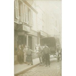 Superbe attelage de livraison devant un Restaurant. Photo carte postale ancienne à identifier