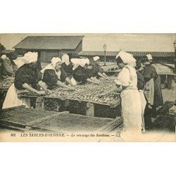 85 LES SABLES D'OLONNE. Le remuage des Sardines 1931