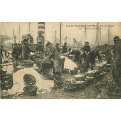 62 BOULOGNE-SUR-MER. Le Triage du Poisson sur les Quais. Timbre taxe de 10 centimes 1915