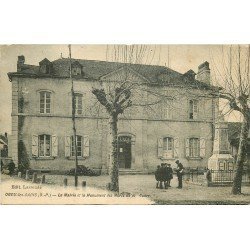 64 OGEU-LES-BAINS. Le Monument aux Morts devant la Mairie