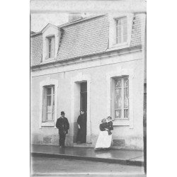 58 LA NIEVRE. Famille avec la nurse rue à identifier. Refeuille éditeur 21 rue de la Banque à Nevers