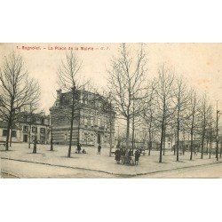 93 BAGNOLET. Ecoliers et la Mairie devant les Ecoles