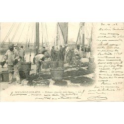 62 BOULOGNE-SUR-MER. Pêcheurs réparant leurs lignes sur le Quai 1902