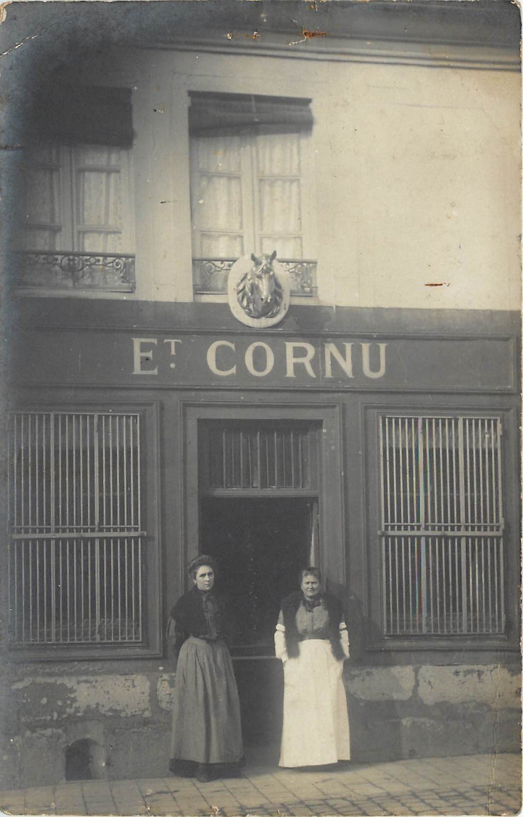 PARIS XI° Boucherie Hippophagique Cornu 85 rue des Boulets. Photo carte postale vers 1906