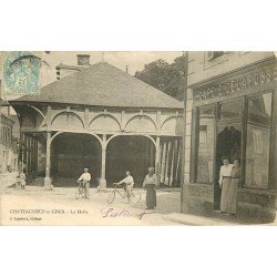 18 CHATEAUNEUF-SUR-CHER. La Halle et le Café Delafosse vers 1905