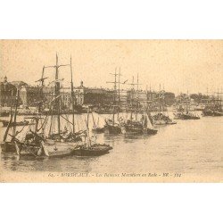 33 BORDEAUX. Les Bateaux Morutiers en Rade. Pêcheurs et Poissons 1917