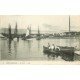 29 CONCARNEAU. Dans le Port Pêcheurs en barque rejoignant leu Bateaux de Pêche 1916