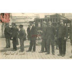 37 TOURS. Superbe 1907 Commissionnaires à la Gare. Les Petits Métiers de la Rue