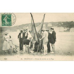 14 TROUVILLE. Pêcheurs de Crevettes sur la Plage 1913