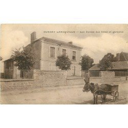 03 DURDAT LAREQUILLE. Attelage âne devant les Ecoles de filles et Garçons