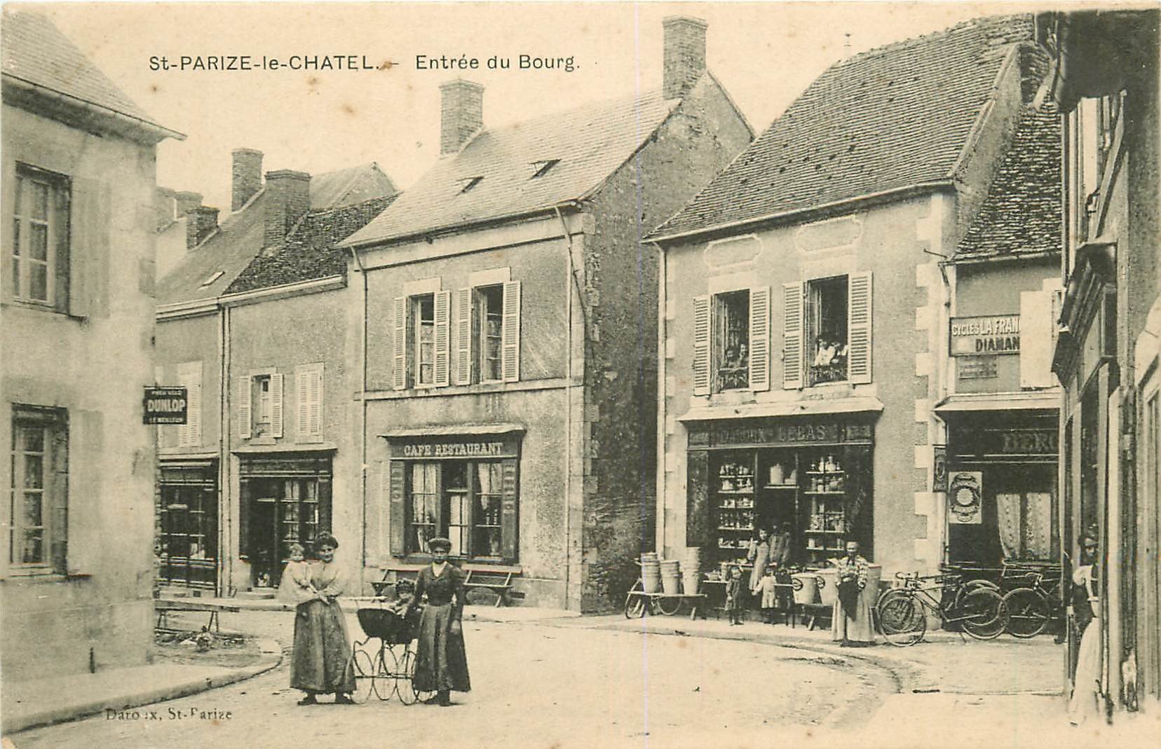 WW 58 SAINT-PARIZE-LE-CHATEL. Café Restaurant à l'Entrée du Bourg femmes avec landau