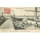 WW 83 SAINT-RAPHAËL. Le chargement des marchandises dans le Port et vue sur Fréjus 1905