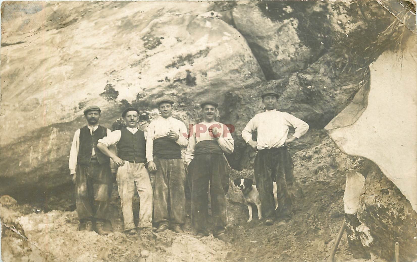 WW 91 BOUTIGNY. Ouvriers dans une Carrière de Grés. Photo carte postale 1911