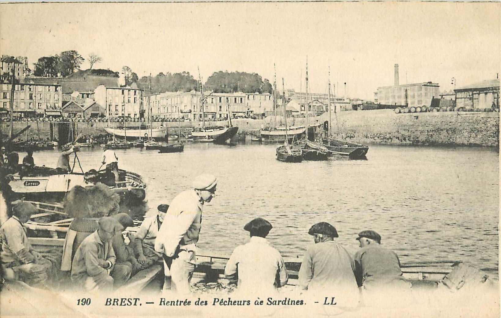 WW 29 BREST. Rentrée des Pêcheurs de Sardines 1932 (petit défaut)