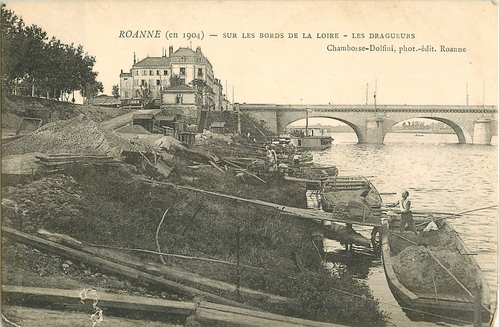 WW 42 ROANNE. Les Dragueurs de vase sur les bords de la Loire
