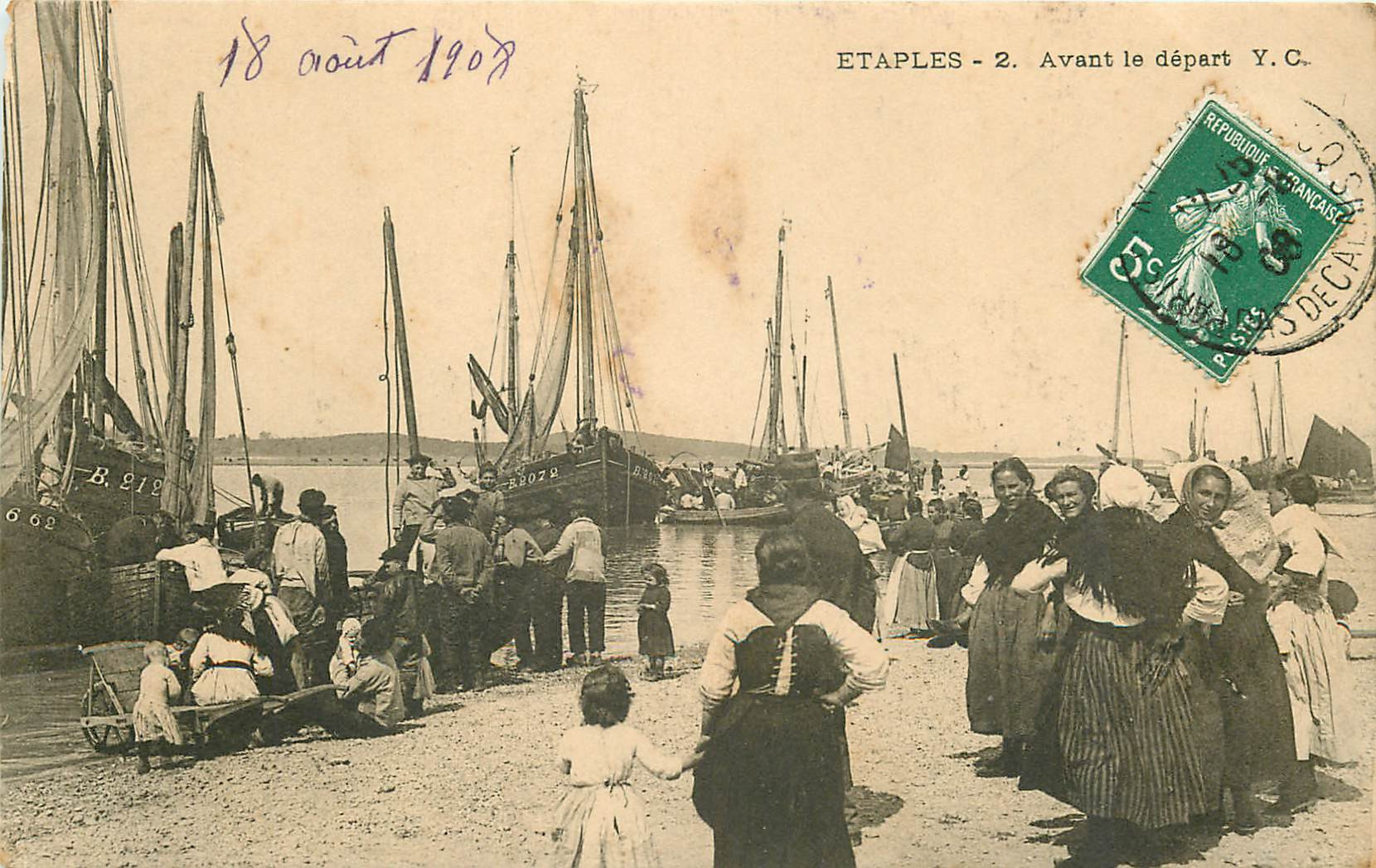 WW 62 ETAPLES. Les femmes accompagnant les Pêcheurs avant le Départ 1908