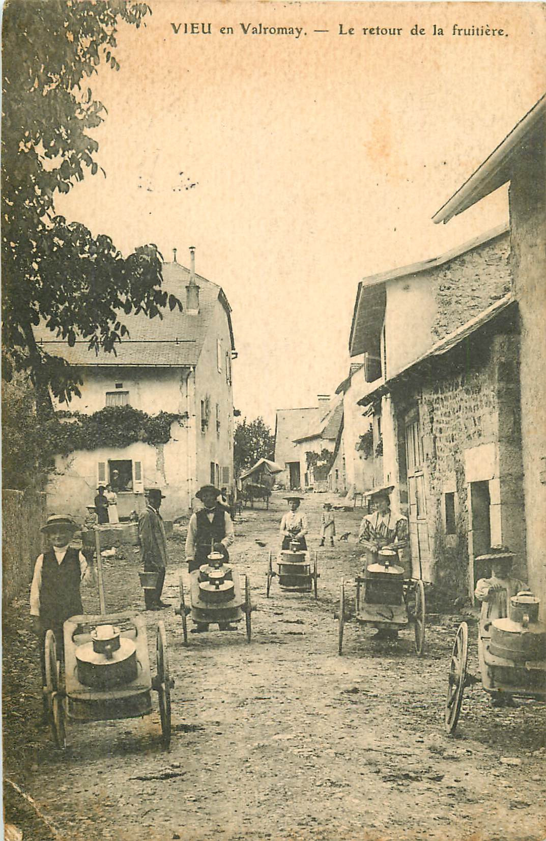 WW 01 VIEU EN VALROMAY. Le retour de la Fruitière 1908