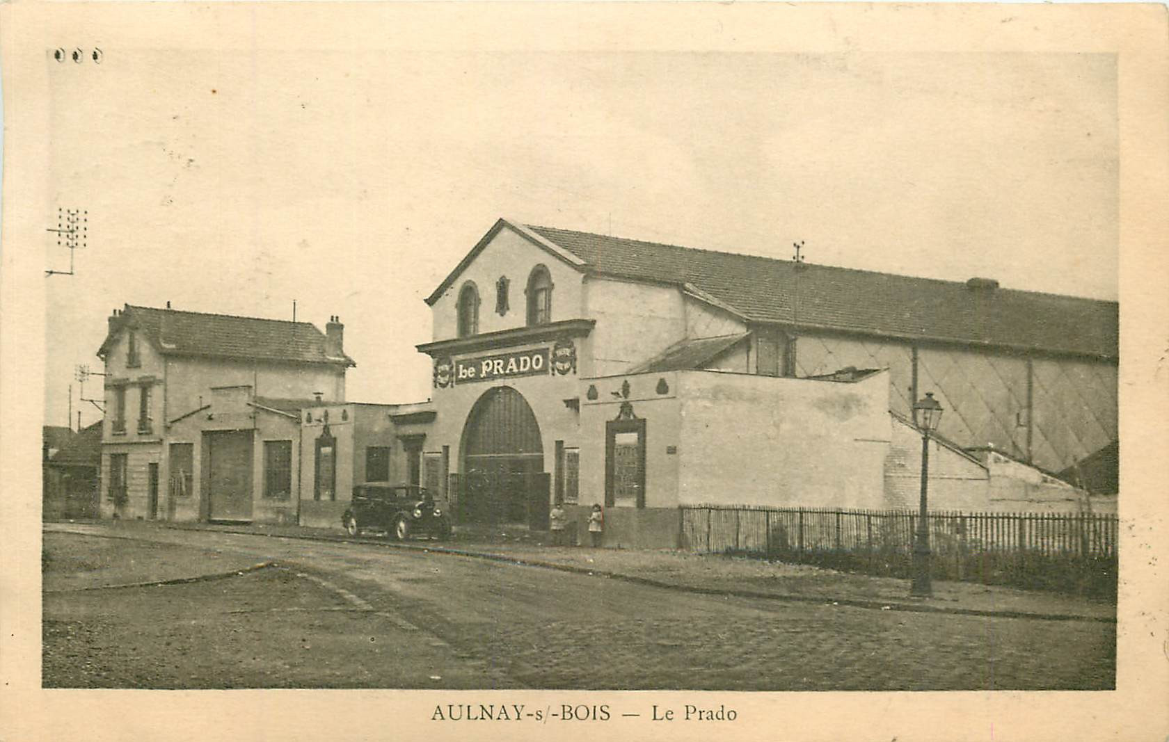 WW 93 AULNAY-SOUS-BOIS. Voiture devant le Cinéma Théâtre le Prado 1916