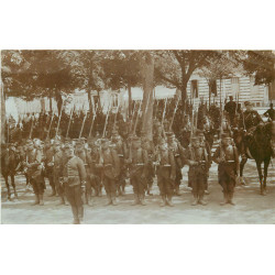 WW 85 LES SABLES D'OLONNE. Un Régiment d'Infanterie et ses Cavaliers Officiers 1906