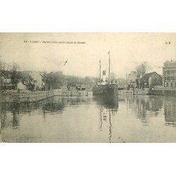 carte postale ancienne 14 CAEN. Top Promotion Entrée d'un Navire dans le Bassin