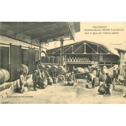 52 CHAUMONT. Etablissement Lacaille vente de vins. Cour et Quai des voitures attelées