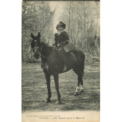 WW EN AUVERGNE. 15 Cantal. Cavalière au Départ pour le Marché