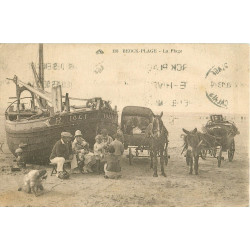 WW 62 BERCK PLAGE. Déjeuner sur la Plage avec Bateau de Pêcheurs et Attelages âne cheval 1930