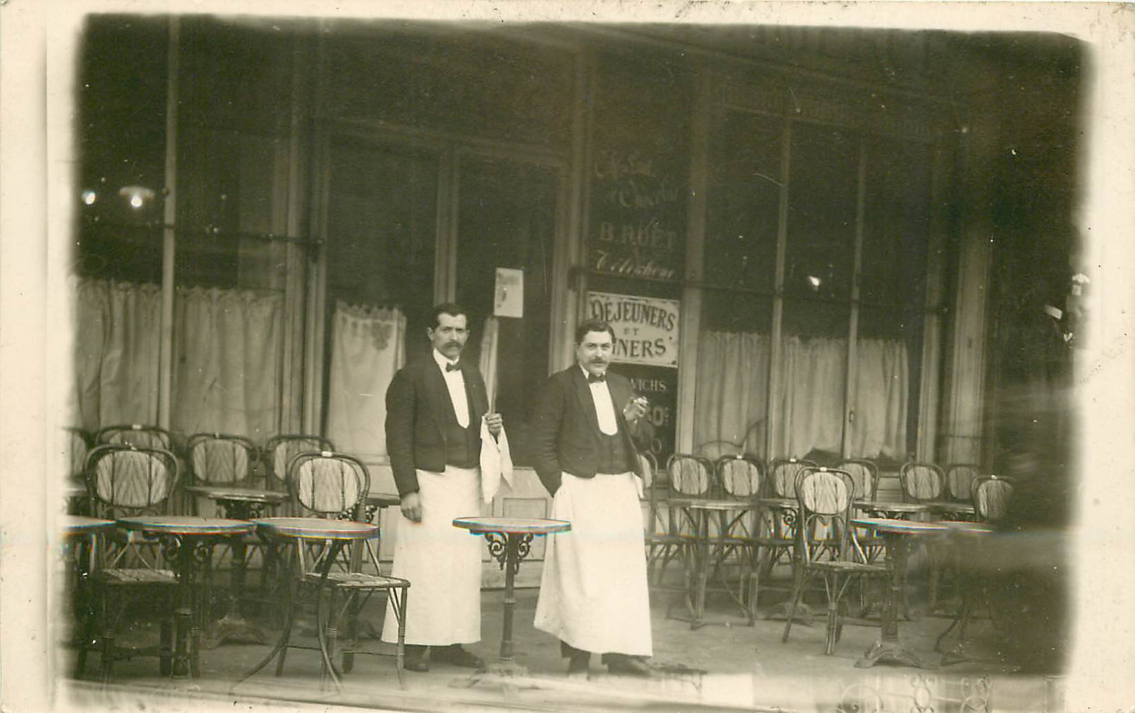 PARIS III. Café Brasserie Grand Hôtel de l'Avenir Ruet au 5 Boulevard du Temple. Photo carte postale