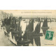 WW 29 DOURNENEZ. Atterrissage des barques de Pêche au Grand Port 1909
