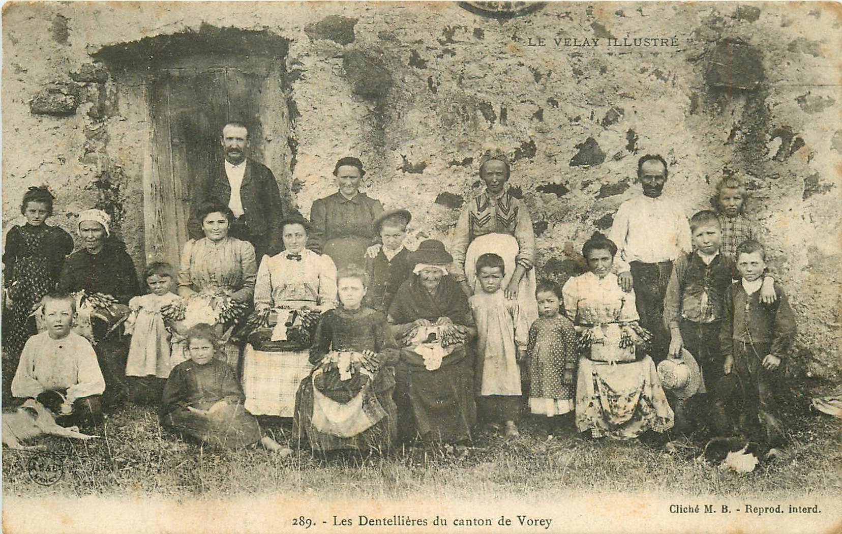 WW 43 LE VELAY. Les Dentellières du Canton de Vorey 1906