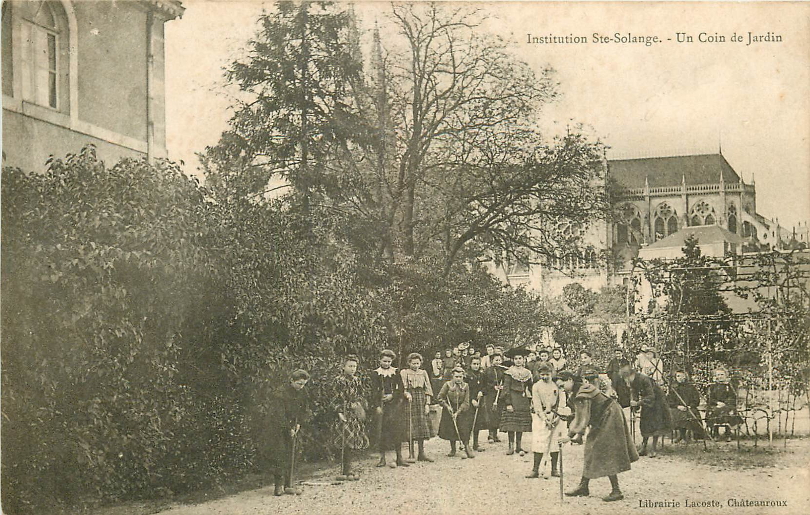 WW 36 CHATEAUROUX. Jeu de Croquet au Jardin Institution Sainte-Solange 1905