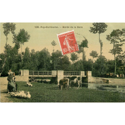 63 PUY-GUILLAUME. Eleveuse de canards ou oies avec vaches sur les Bords de la Dore 1908