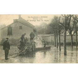 WW 51 JUVIGNY. Inondations Crue 1910. Un Sauvetage Place de l'Eglise