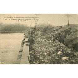 PARIS 13. Inondations Crue 1910. Ordures ménagères Pont de Tolbiac