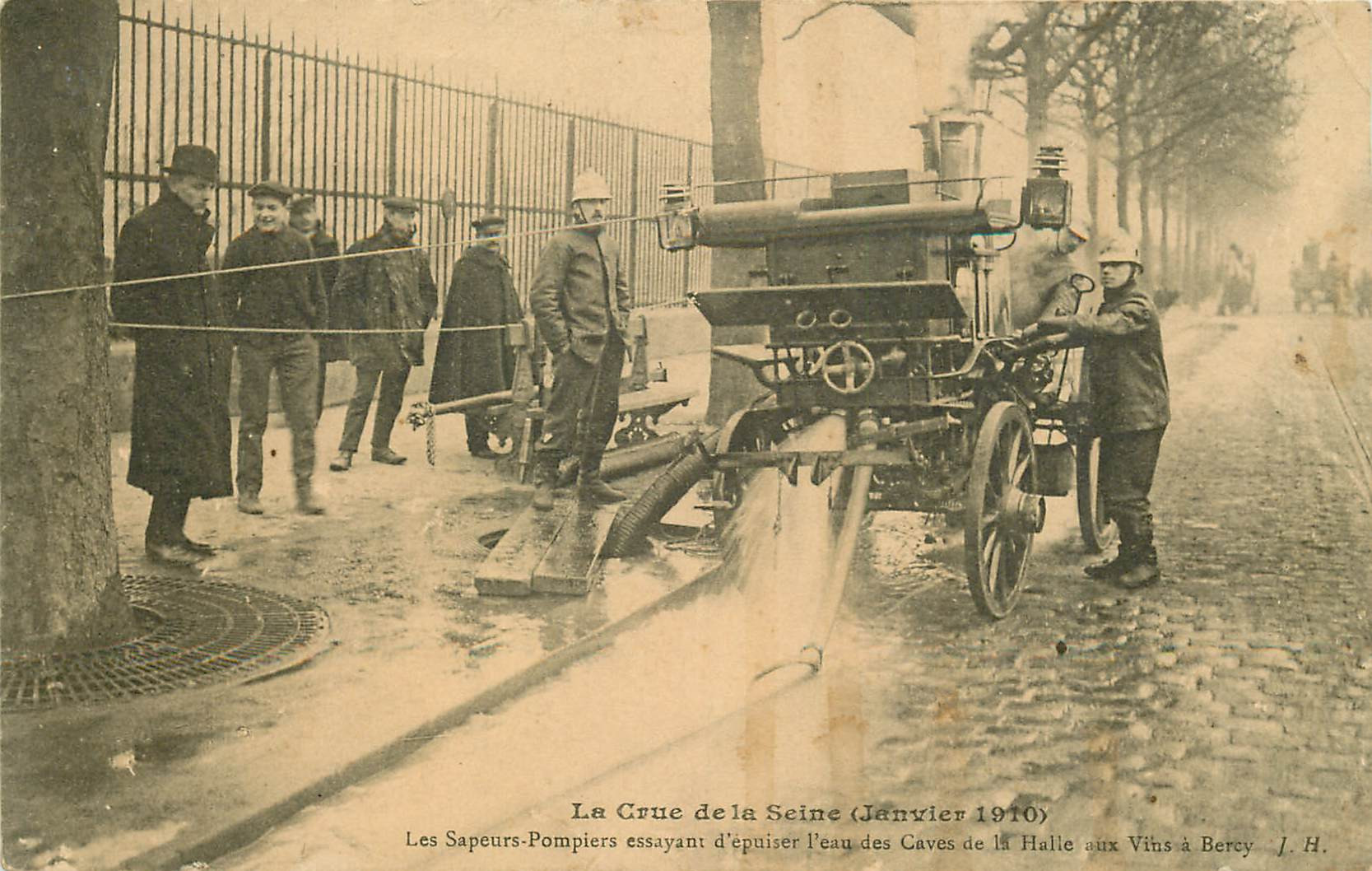 WW PARIS. Crue Seine 1910. Sapeurs Pompiers Caves Halle Vins à Bercy