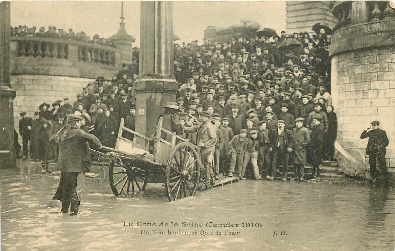 WW PARIS. Inondations Crue 1910. Transbordement Quai de Passy