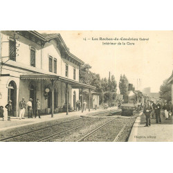 38 LES ROCHES-DE-CONDRIEU. Train entrant dans la Gare