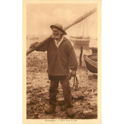 WW 29 BRETAGNE. Vieux Loup de Mer. Pêcheur et barques