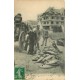 29 CONCARNEAU. Les Thons sur la Digue 1913 (défauts)