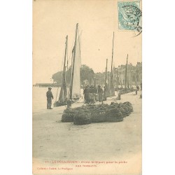 44 LE POULIGUEN. Avant le départ pour la Pêche aux Homards 1904