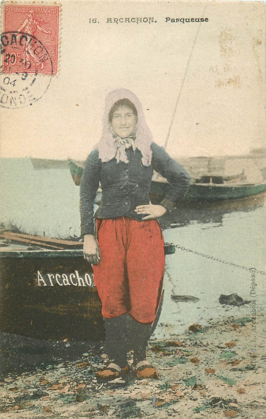 33 ARCACHON. Parqueuse d'Huîtres 1904 avec barque