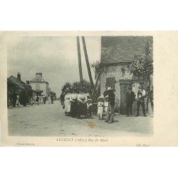 03 LUSIGNY. En attendant la Course Cycliste rue du Mont et Commerce Bouyeux