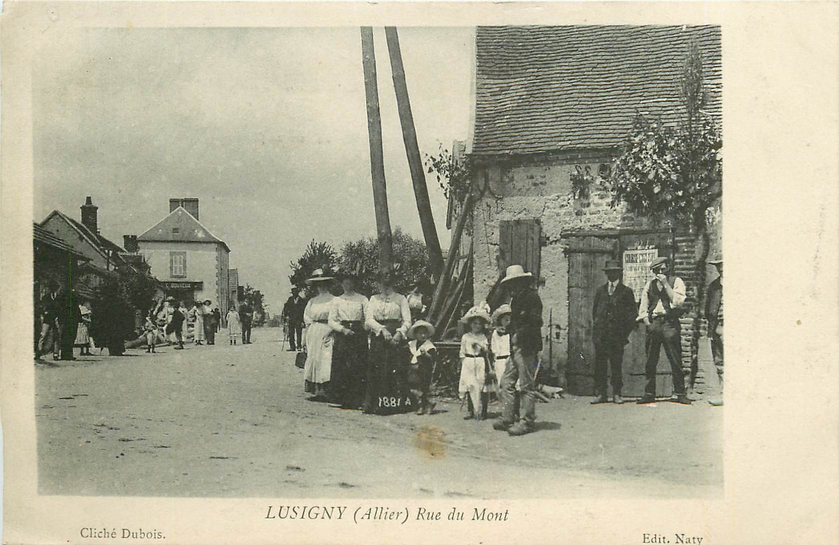 WW 03 LUSIGNY. En attendant la Course Cycliste rue du Mont et Commerce Bouyeux