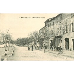 83 REGUSSE. Café sur l'Avenue du Cours