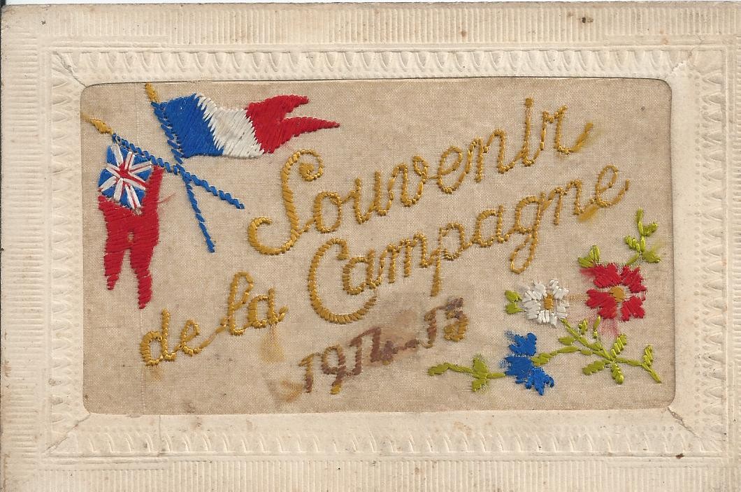 DRAPEAUX GUERRE 1914-15. Souvenir de la Camapgne carte brodée de fils de Soie
