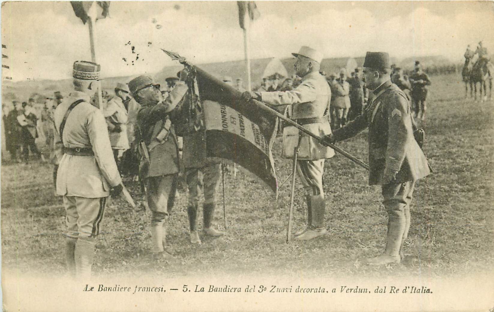 WW GUERRE 1914. Les Drapeaux français du 3° Zouave décorés par le Roi d'Italie 1918